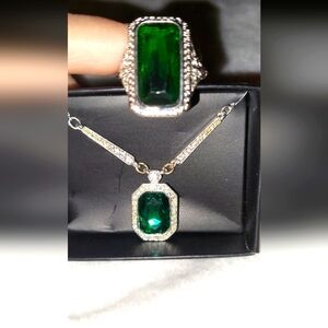 Avon Emerald Green Jewelry Set